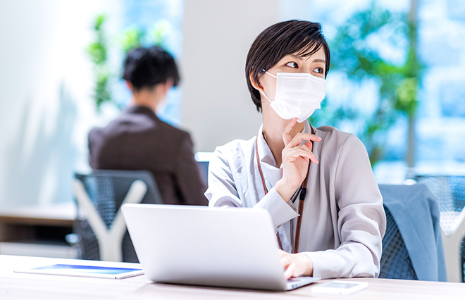 インフルエンザと新型コロナは同時流行する? ワクチンを打つ順は?【専門医に聞く】